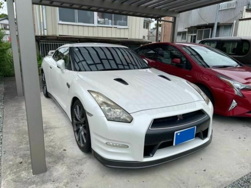 NISSAN GT-R