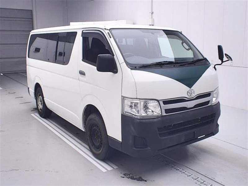 TOYOTA HIACE VAN