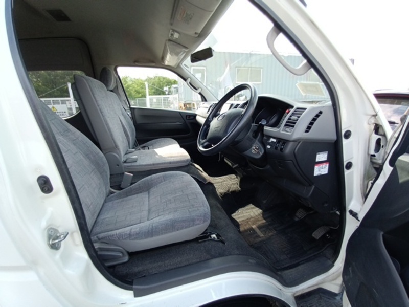 HIACE COMMUTER