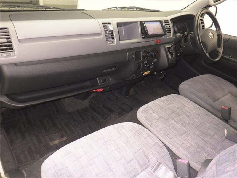 HIACE COMMUTER