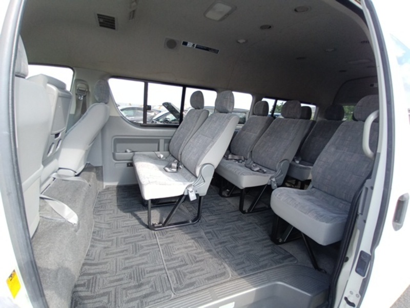 HIACE COMMUTER