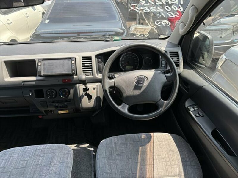HIACE COMMUTER