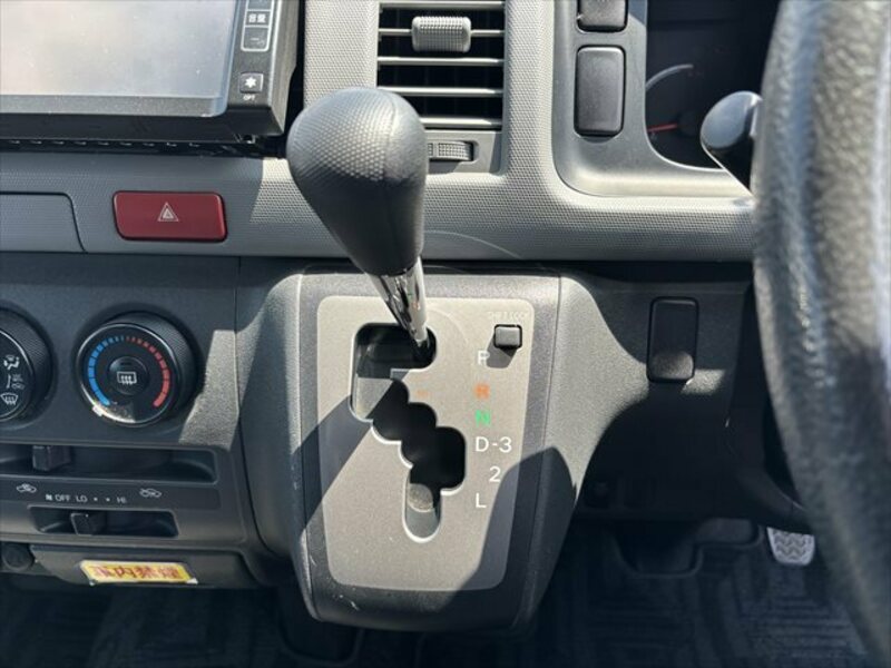 HIACE COMMUTER