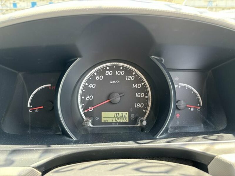 HIACE COMMUTER
