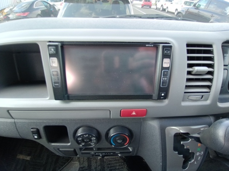 HIACE COMMUTER