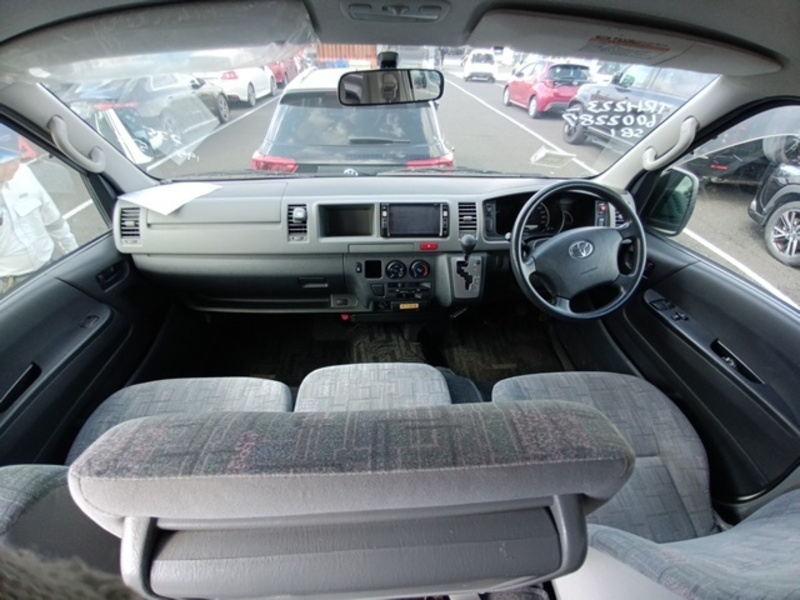 HIACE COMMUTER