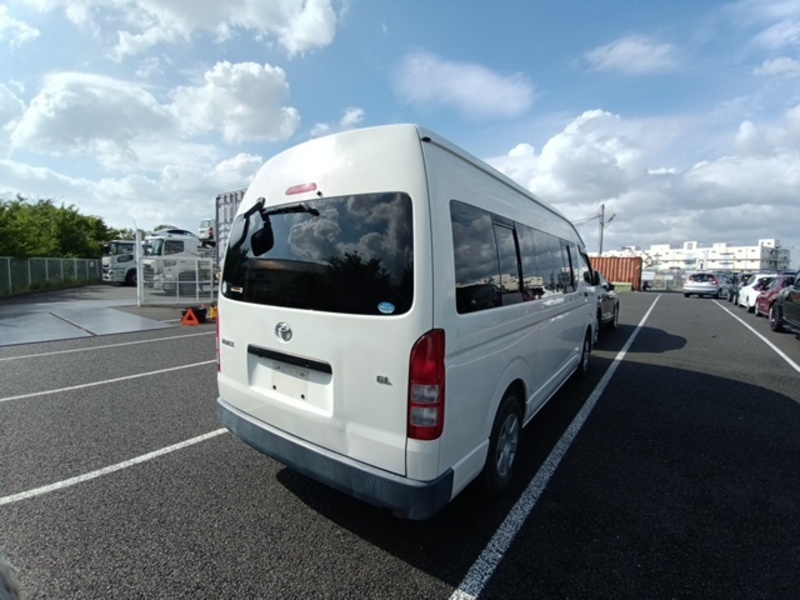 HIACE COMMUTER