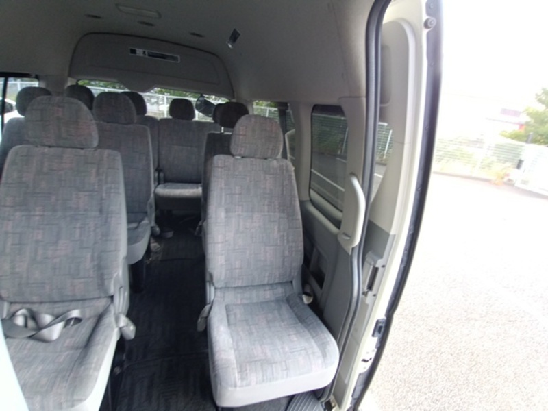 HIACE COMMUTER