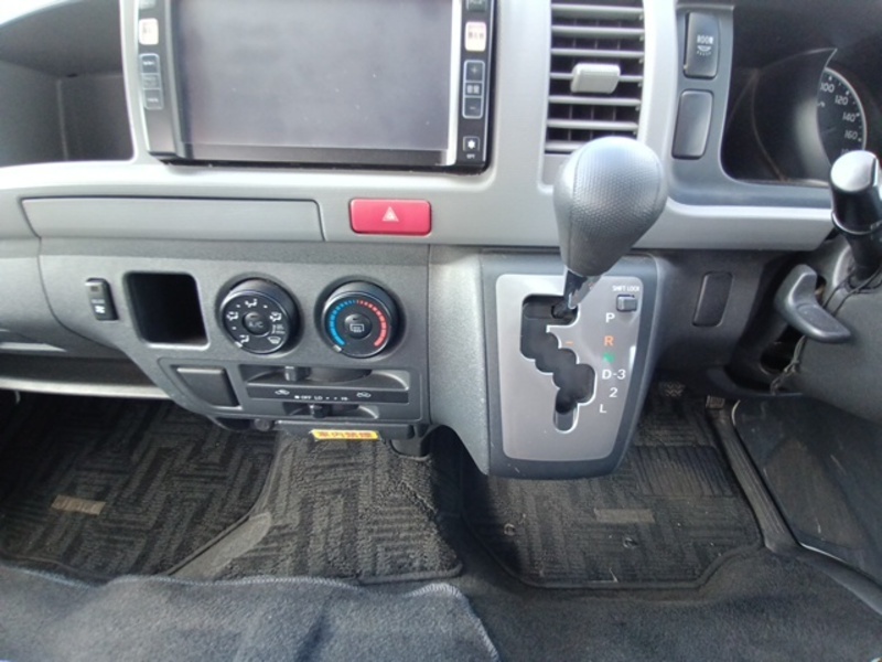 HIACE COMMUTER