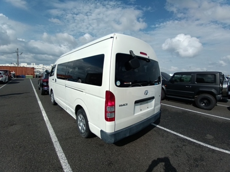 HIACE COMMUTER