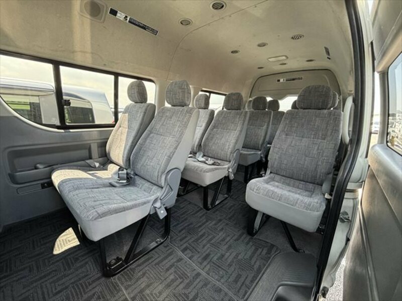 HIACE COMMUTER