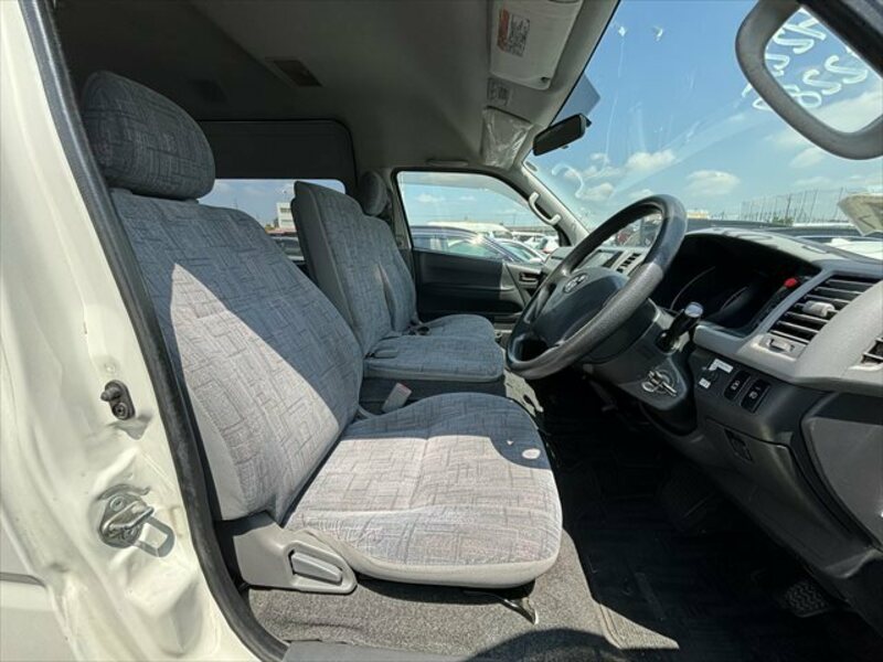 HIACE COMMUTER