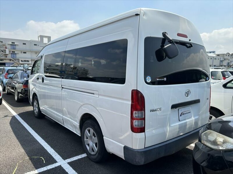 HIACE COMMUTER