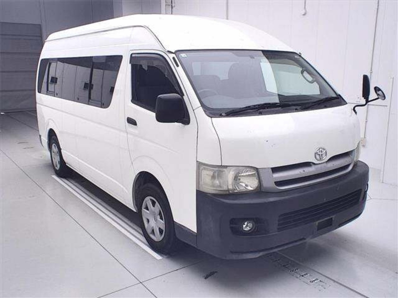 HIACE COMMUTER