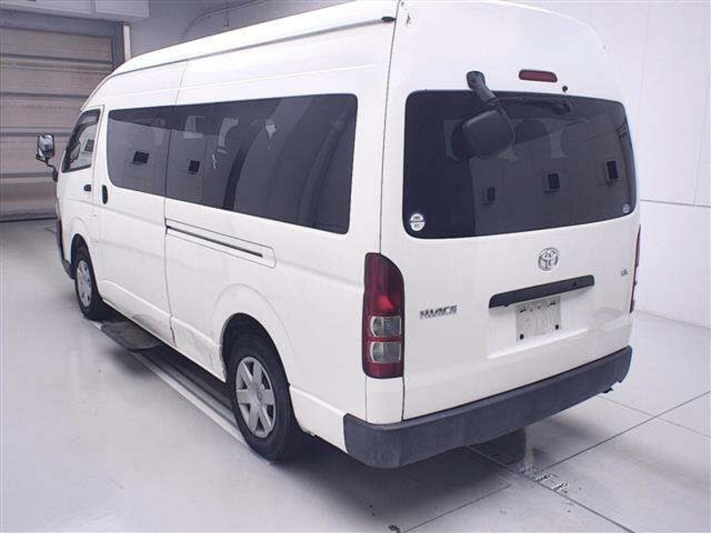 HIACE COMMUTER