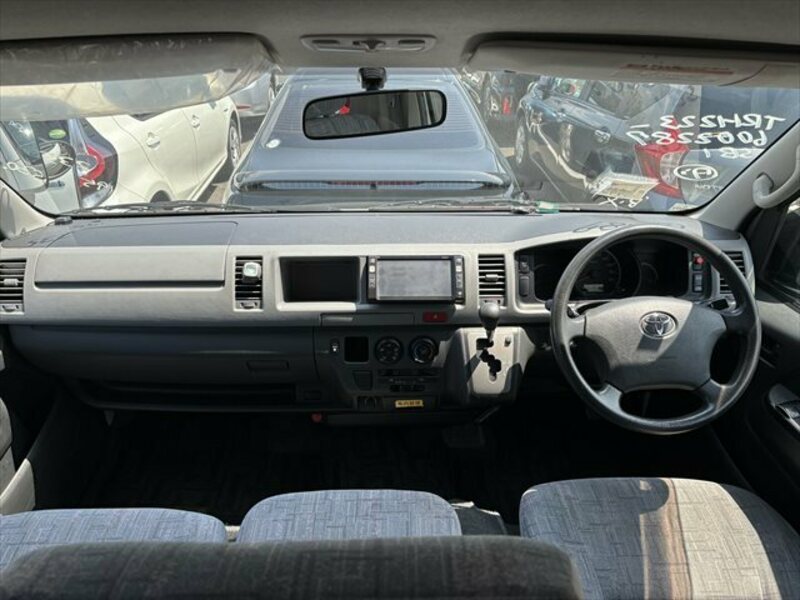 HIACE COMMUTER