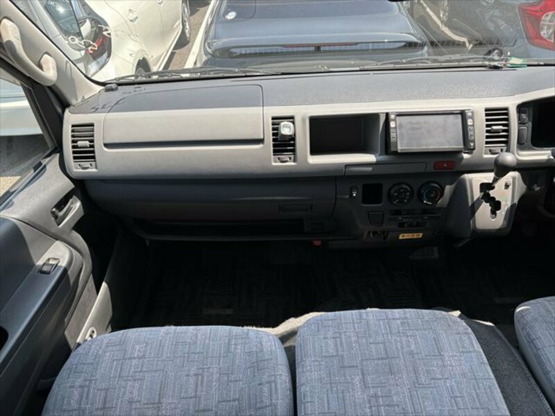 HIACE COMMUTER