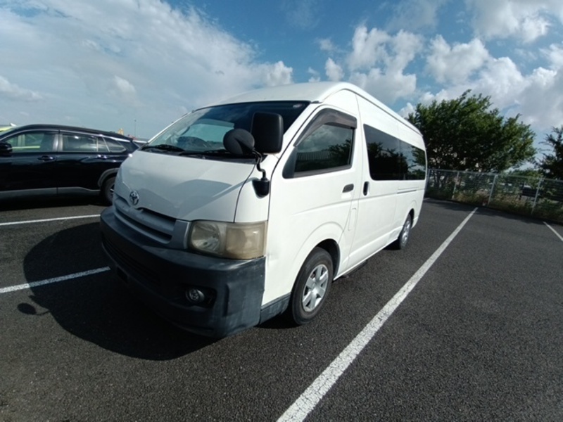 TOYOTA HIACE COMMUTER