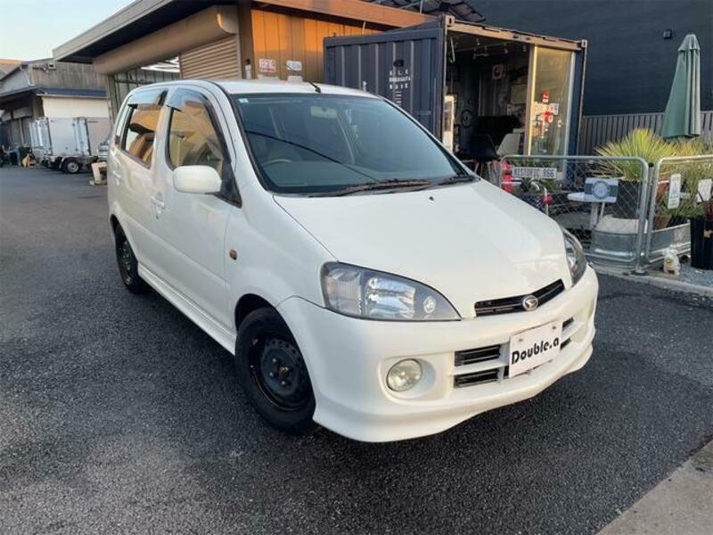 DAIHATSU YRV