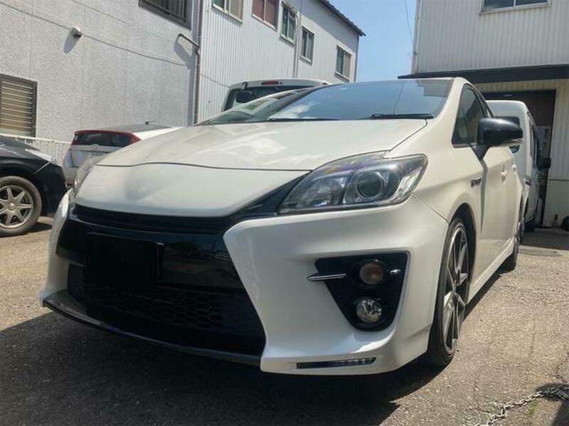 TOYOTA PRIUS