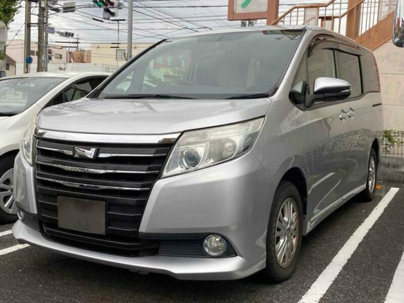 TOYOTA NOAH