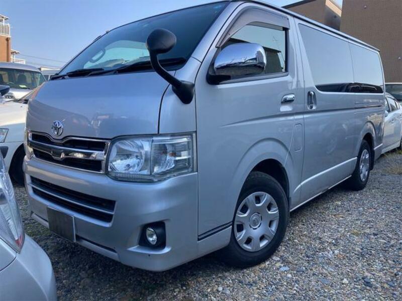 TOYOTA HIACE VAN