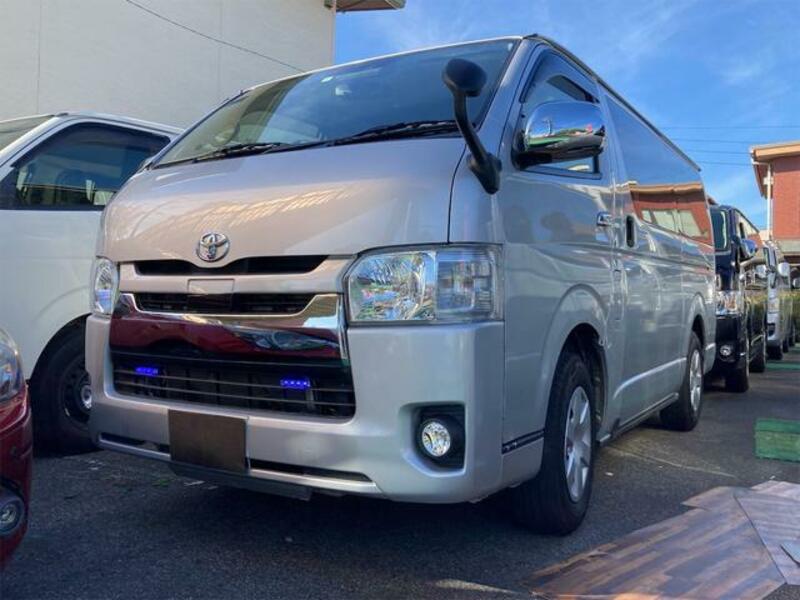 TOYOTA HIACE VAN