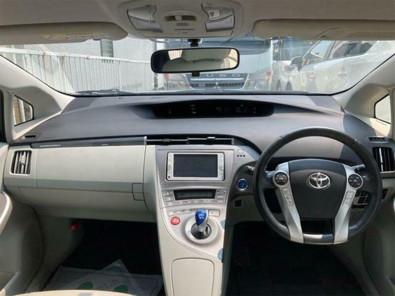 PRIUS PHV
