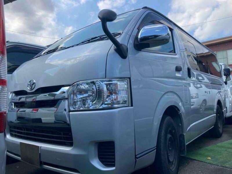 TOYOTA HIACE VAN