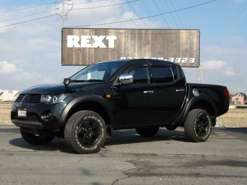 MITSUBISHI TRITON