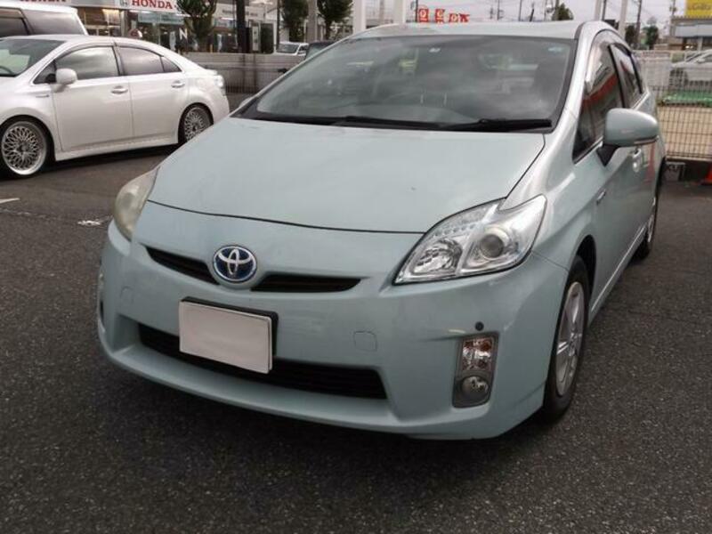 TOYOTA PRIUS