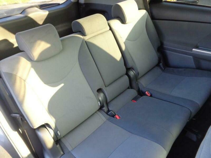 PRIUS ALPHA