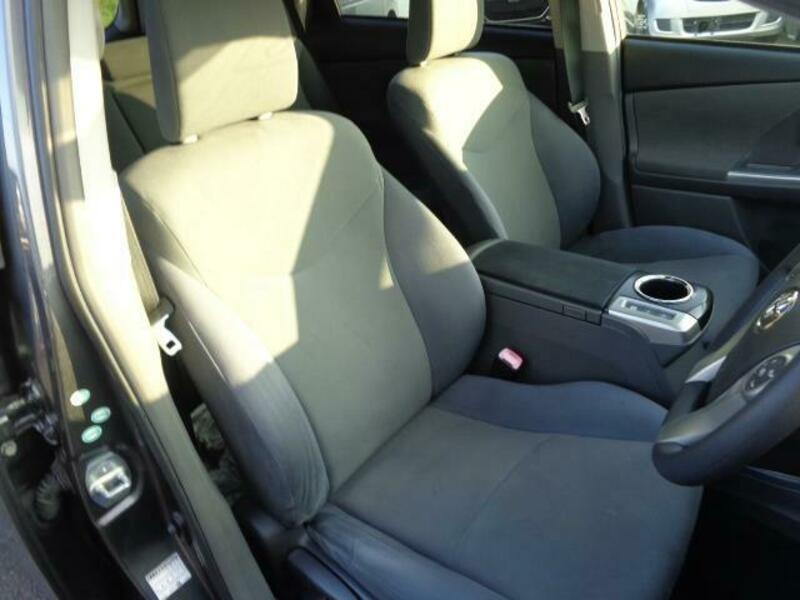 PRIUS ALPHA