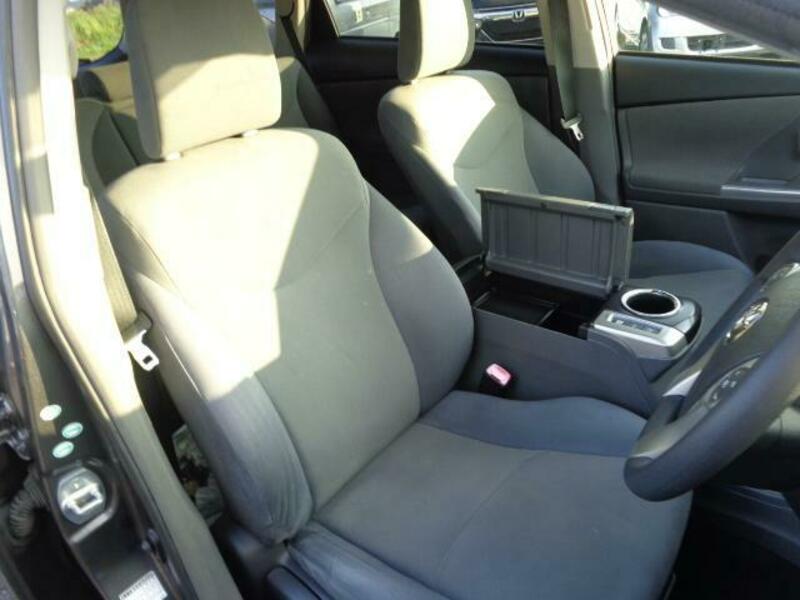 PRIUS ALPHA
