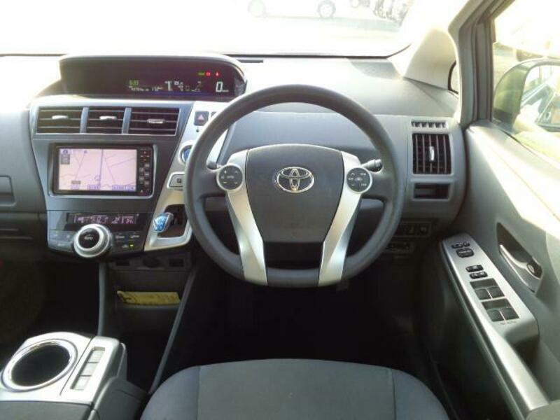 PRIUS ALPHA