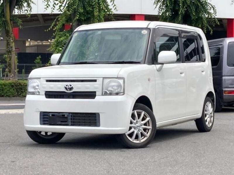 TOYOTA PIXIS SPACE