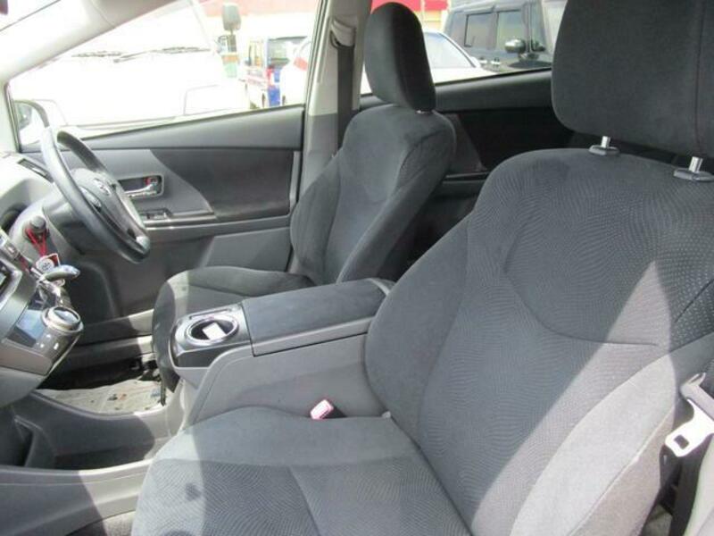 PRIUS ALPHA