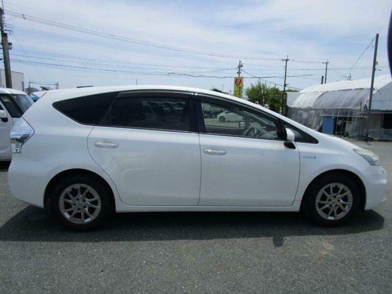 PRIUS ALPHA