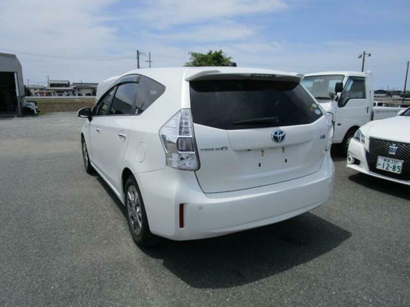 PRIUS ALPHA