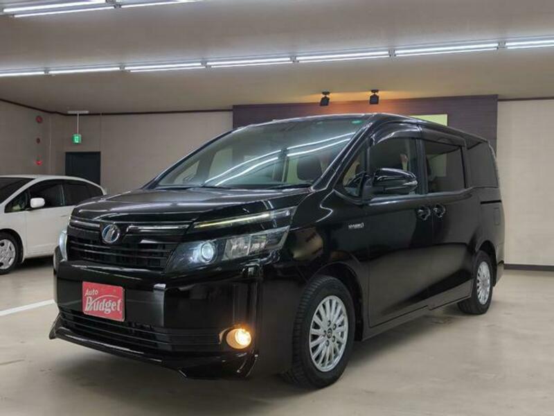 TOYOTA VOXY