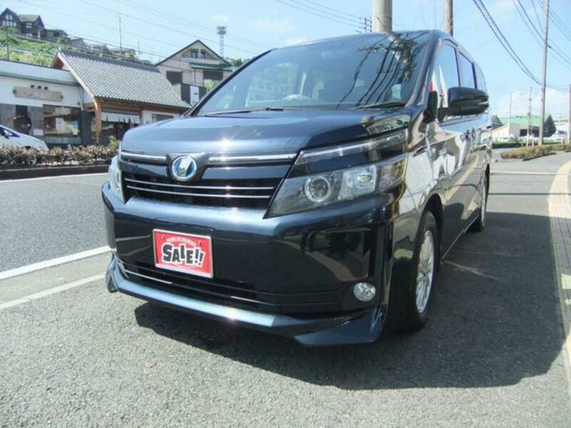 TOYOTA VOXY