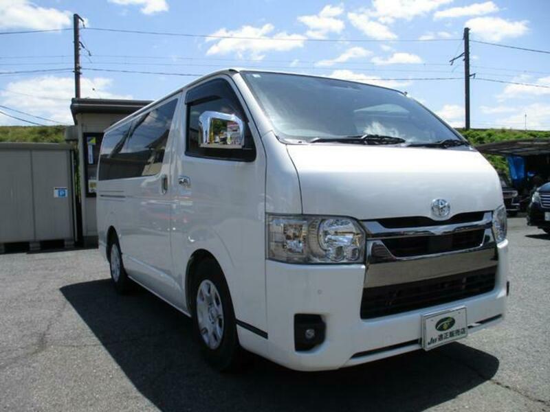 TOYOTA HIACE VAN