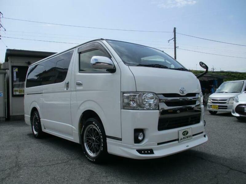 TOYOTA HIACE VAN