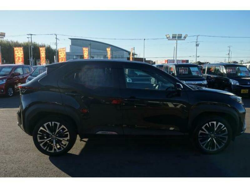 YARIS CROSS