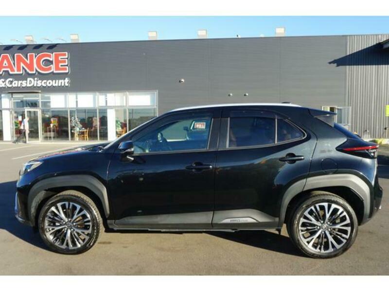 YARIS CROSS