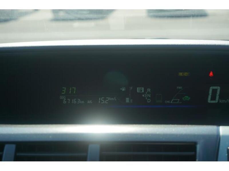PRIUS ALPHA