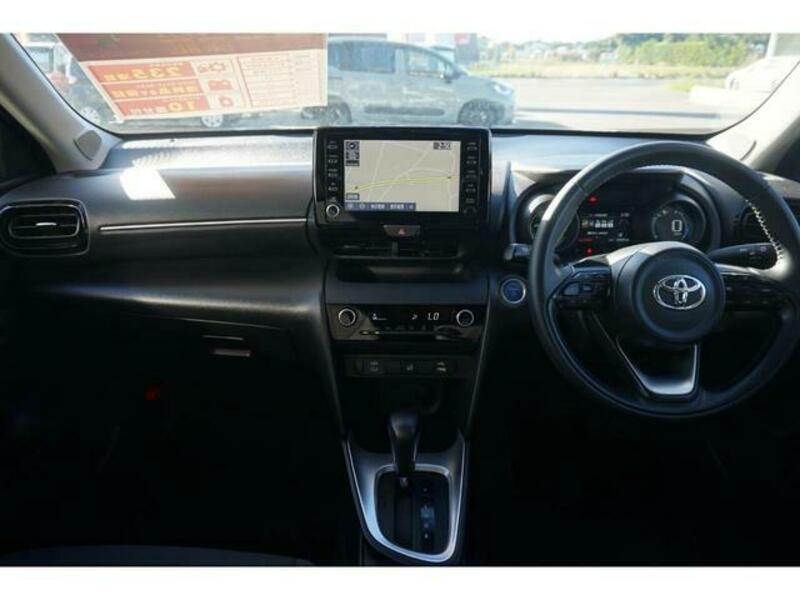 YARIS CROSS