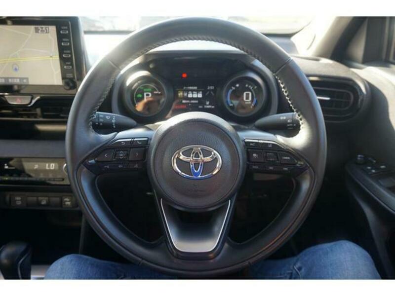 YARIS CROSS