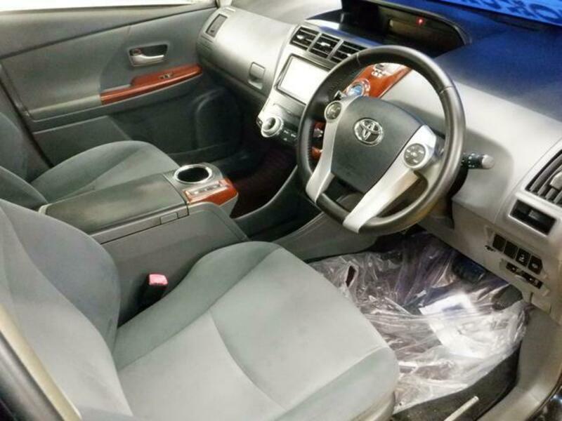 PRIUS ALPHA
