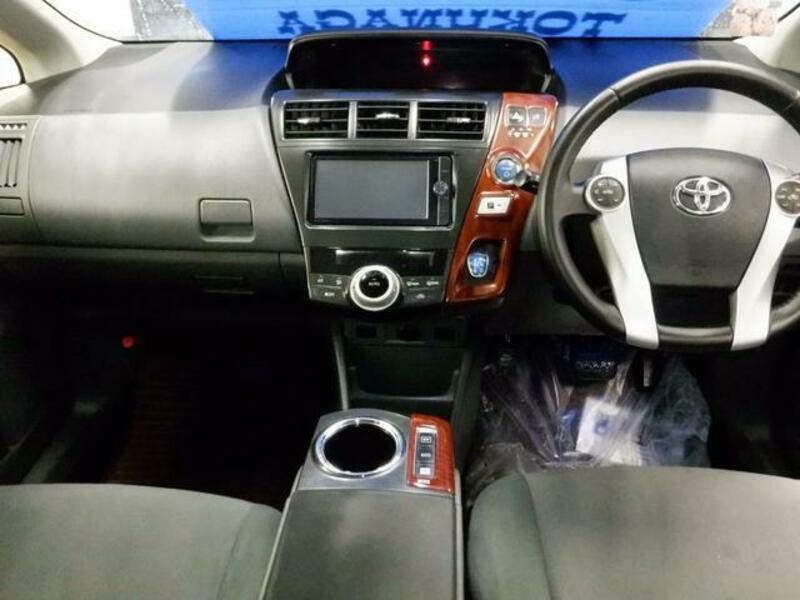 PRIUS ALPHA